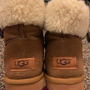 Lightly worn low profile Ugg Boots. size 6